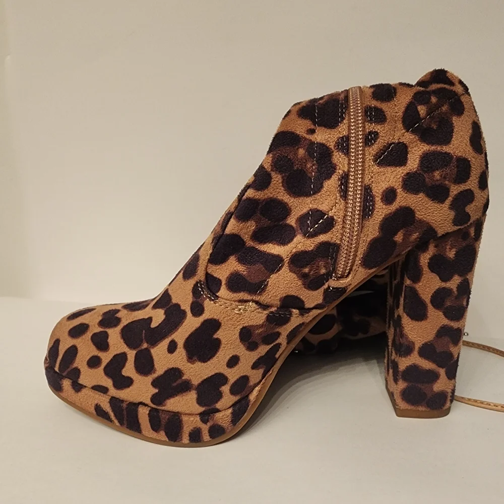 Gianni Bini Leopard Print Over the Knee Platform Boots Size 7.5